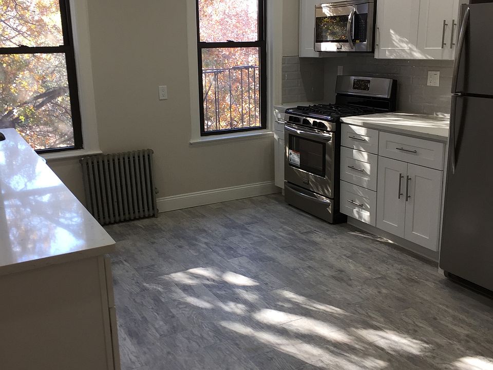 1st image of 209 Nassau Ave