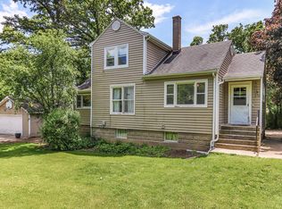 340 N Pleasant Rd, Lake Zurich, IL 60047