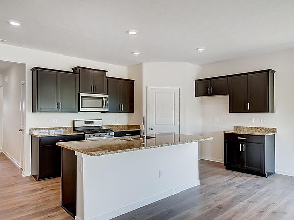 4th image of 1108 Mueller Dr