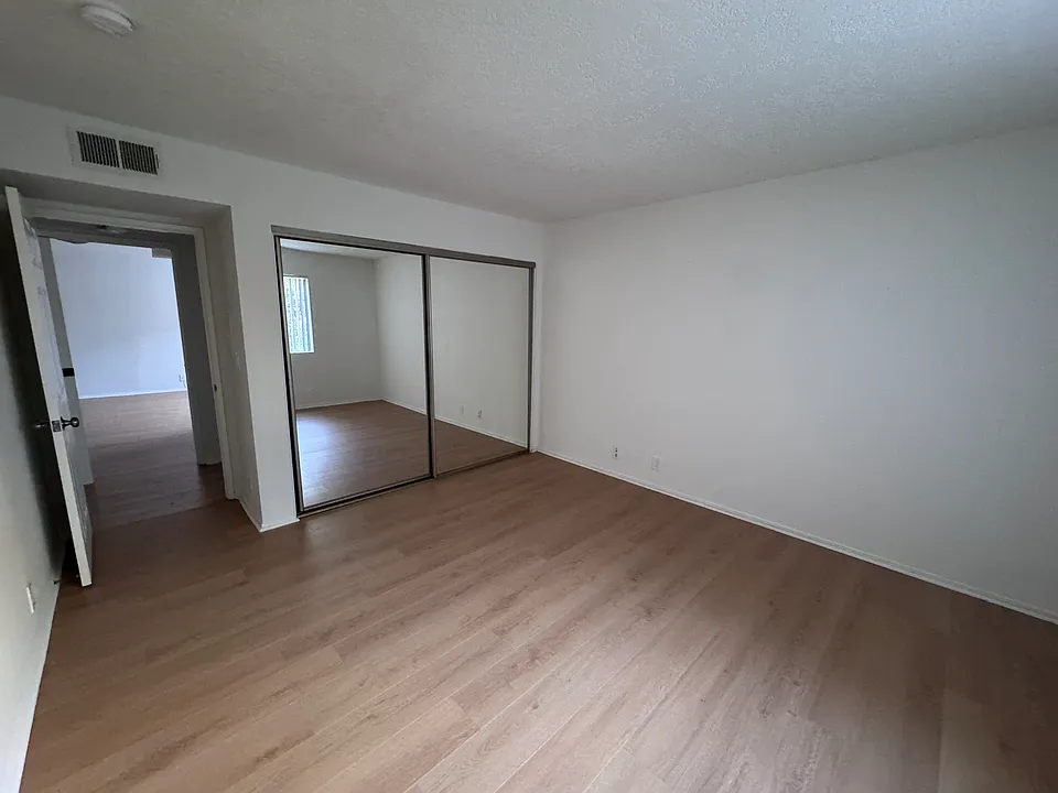 4434 Fulton Ave #104