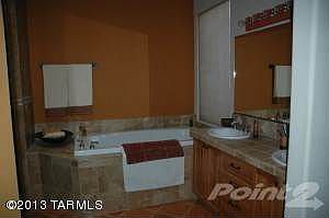 Jetted jacuzzi tub