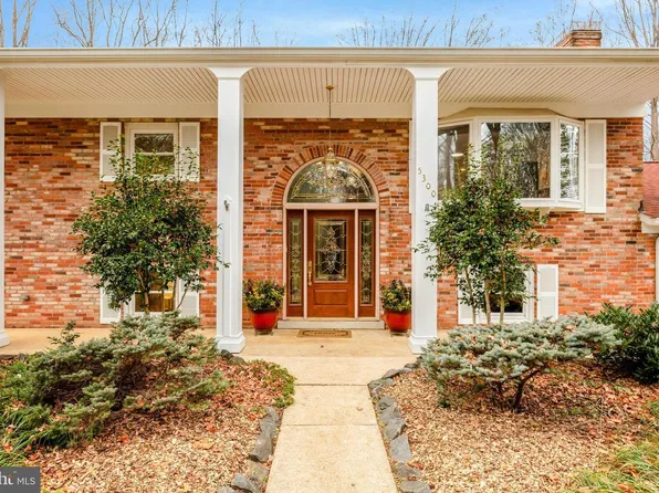 5300 Summit Dr, Fairfax, VA 22030