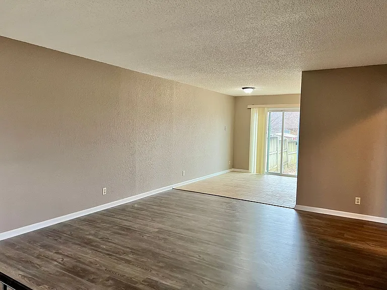 2342 S Crysler Ave — Photo 4