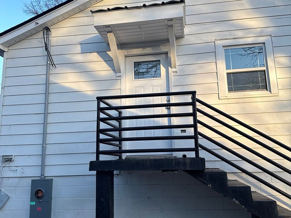 2nd image of 406 Charteroak St