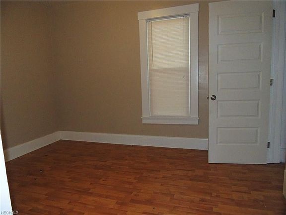 5th image of 118 E Crain Ave