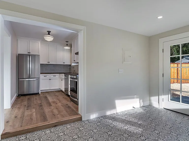1700 Cedar St — Photo 2