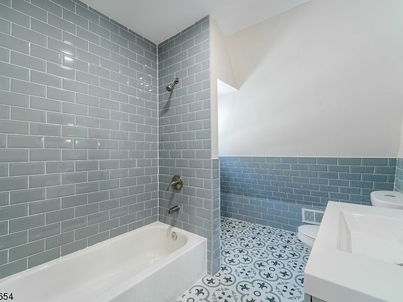 3rd image of 155 Tichenor Ave #2