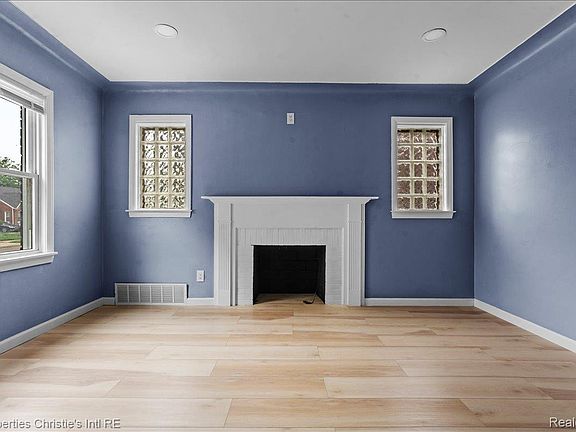 5th image of 9624 Prest St