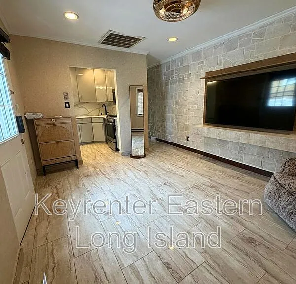 77 E Santa Barbara Rd — Photo 3