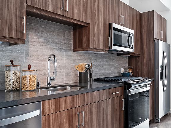 3rd image of 2528 S Grand Ave #670