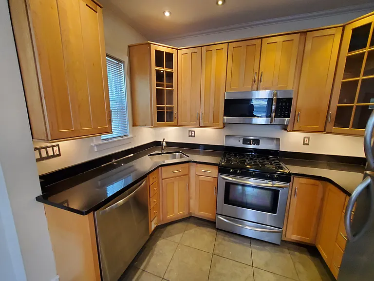 22 Eastburn St — Photo 2