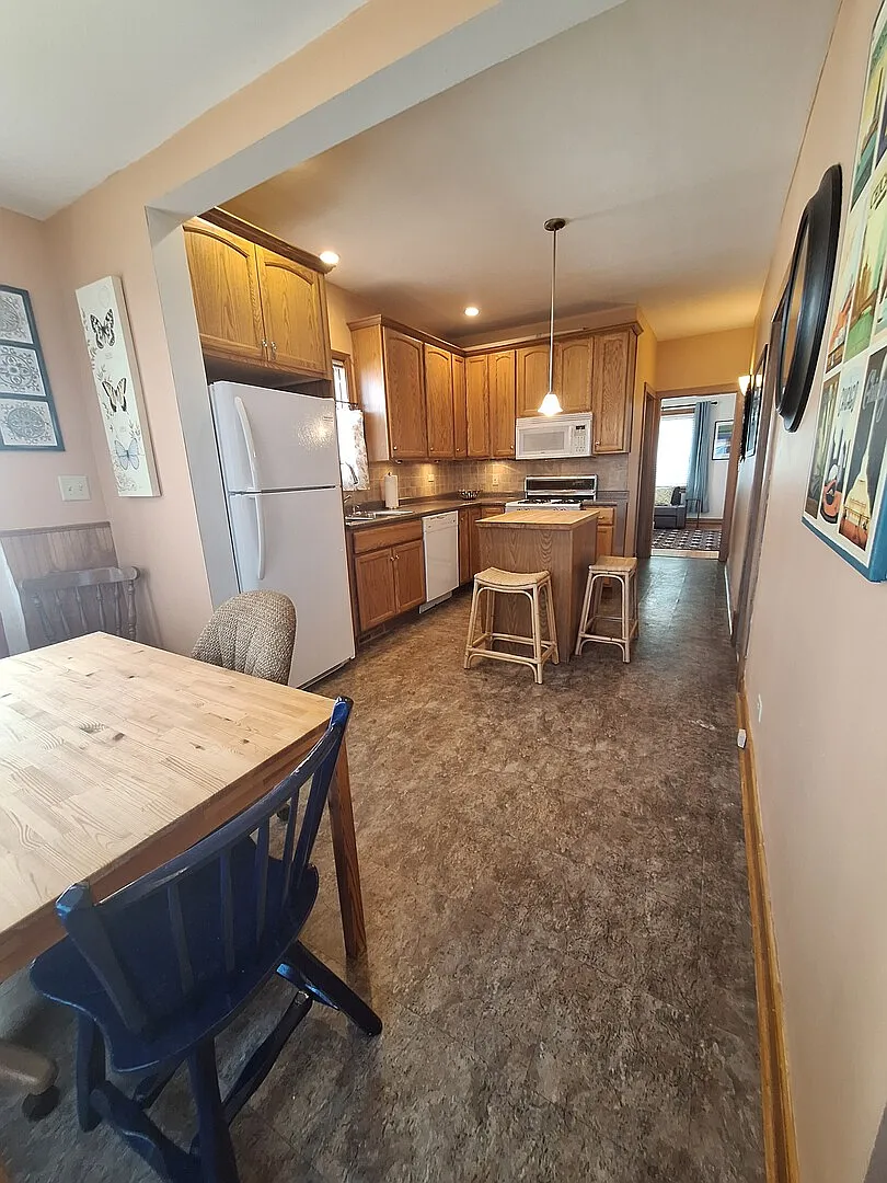 2 Beds, One Bath, 20 min to Loop — Photo 1