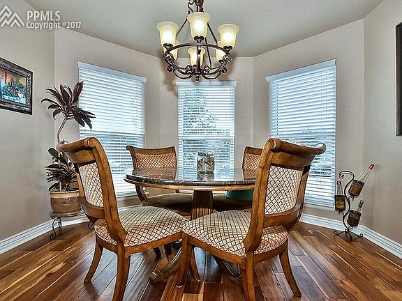 Eat in Kitchen Nook with Bay Window!