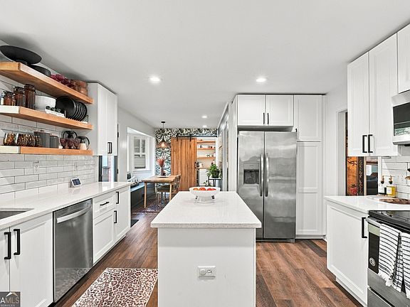 5th image of 831 Montego Way SW