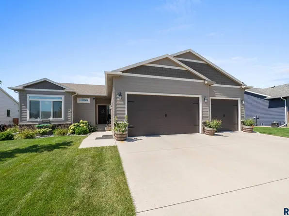 5205 S Eastwind Ave, Sioux Falls, SD 57108