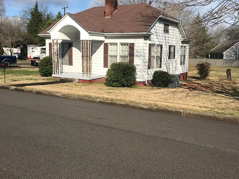 452 E Madison St — Photo 3