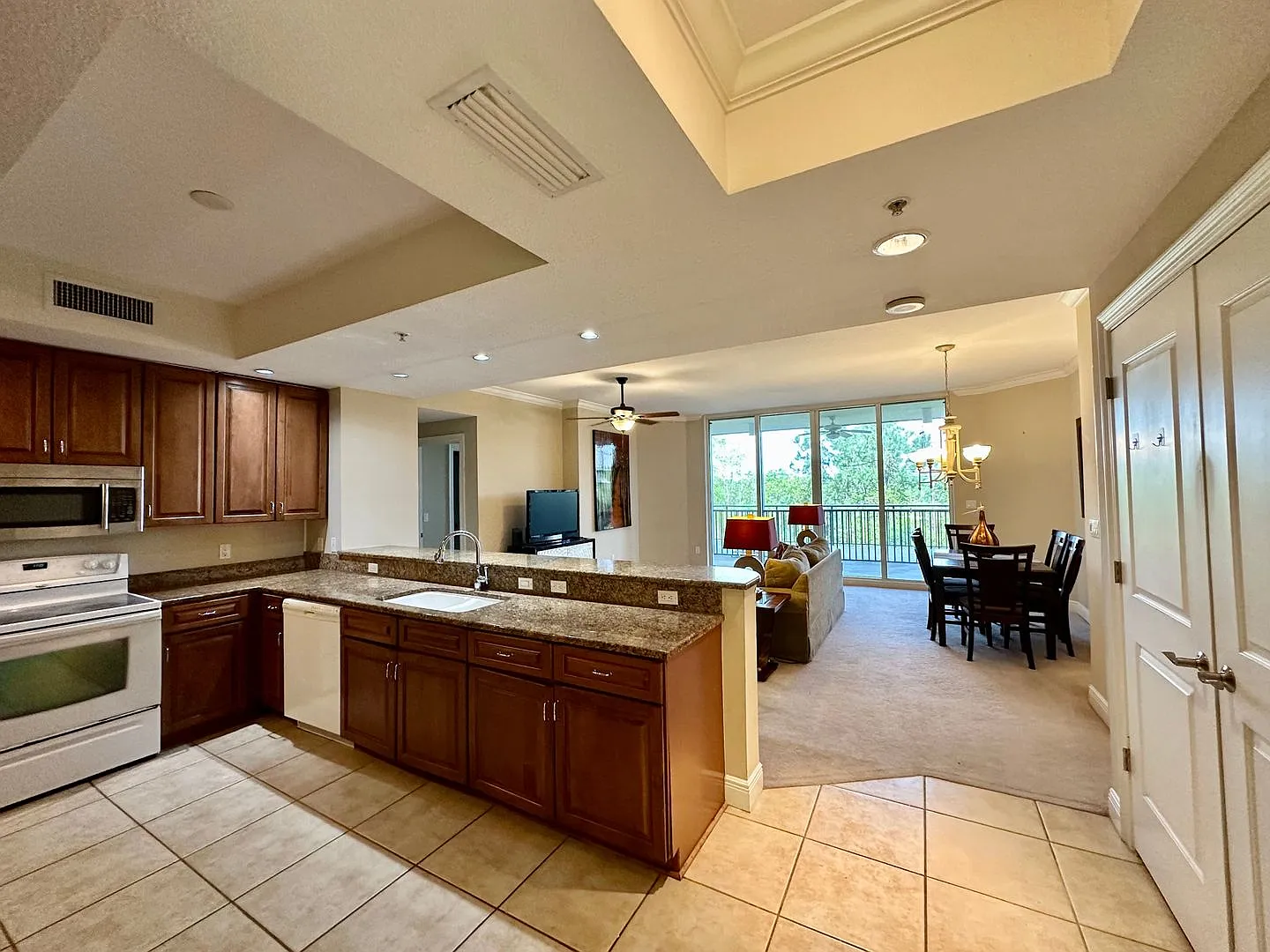 Enjoy resort-style living every day! — Photo 4