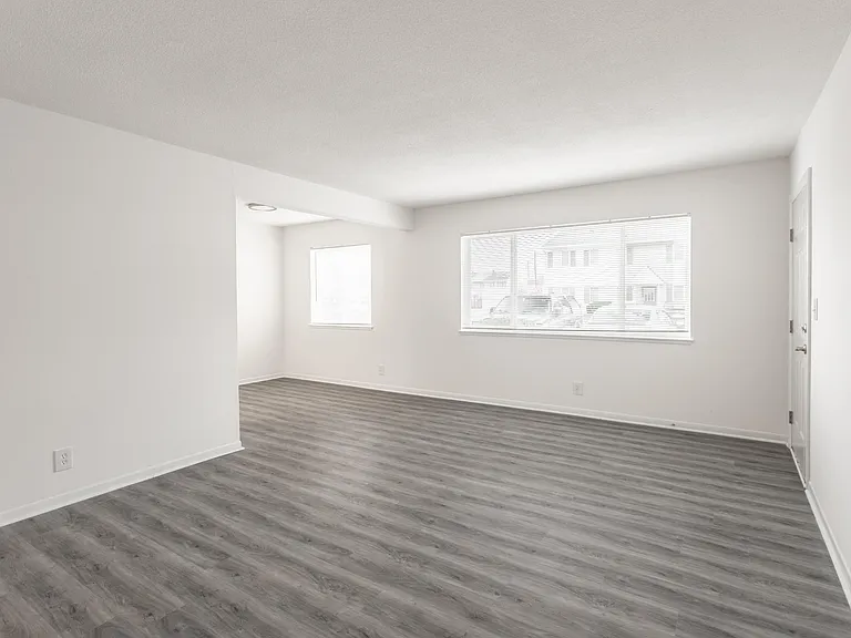 Mercury West Apartments — Photo 8