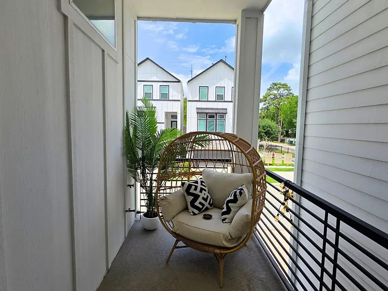Donovan Gardens Ln — Photo 5