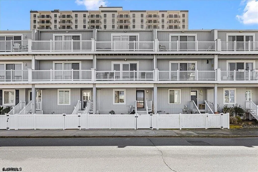 4 bed, 3.5 bath, $40,000 — Photo 1