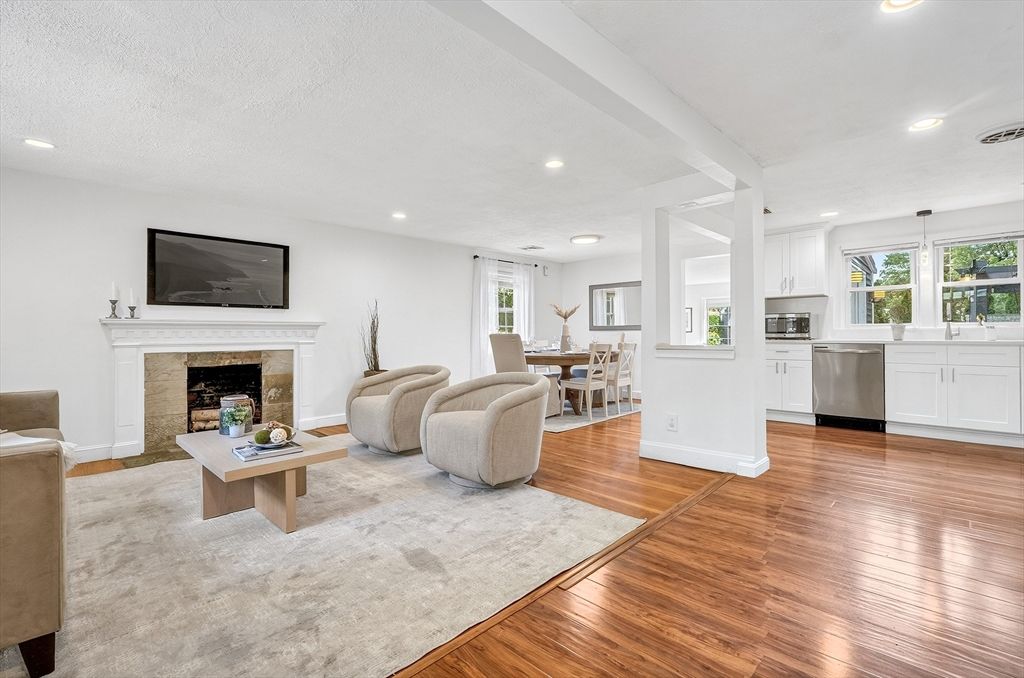 46 Windsor Rd, Stoneham, MA - View 3