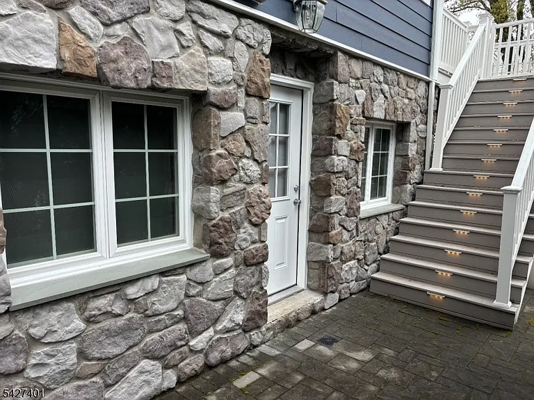 1008 Mary Allen Ln — Photo 32