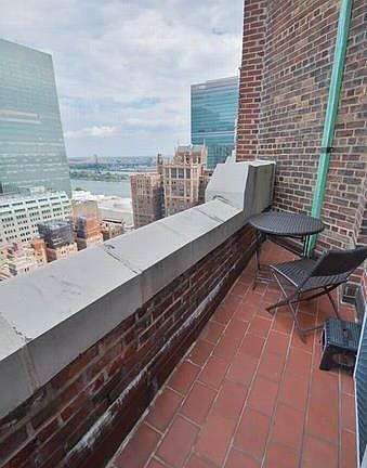4th image of 312 E 42nd St #2707