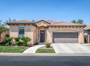 5981 E Via Manzi Dr, Fresno, CA 93727