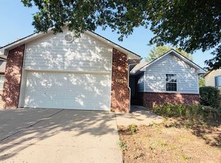 2714 S Rainier Cir, Wichita, KS 67215