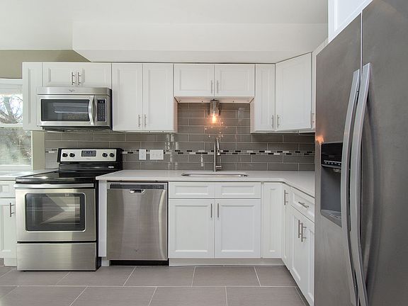 5th image of 8020 Park Vista Cres
