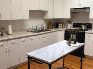 1224 W Grand Ave APT 3F, Chicago, IL 60642