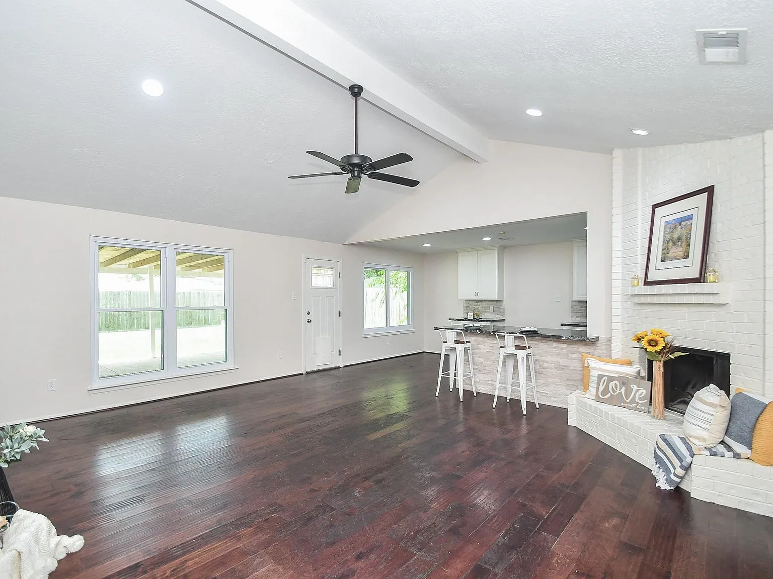 4 bed, 2.0 bath, 1517 sqft, $2,000 — Photo 4