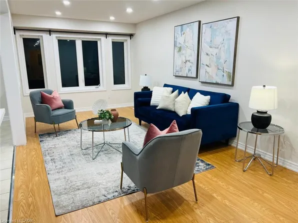 570 Linden Dr #3, Cambridge, ON N3H 4Y1