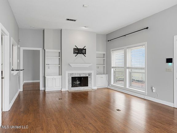 2nd image of 309 River Pl