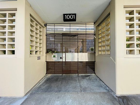 2nd image of 1001 Pine St Unit 206