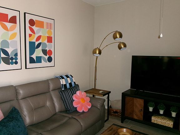 Leather sofa that reclines