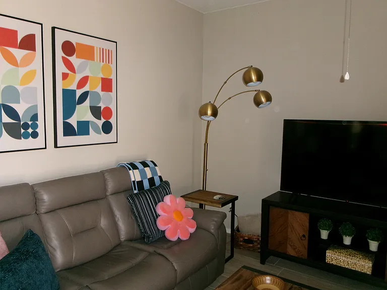Leather sofa that reclines
