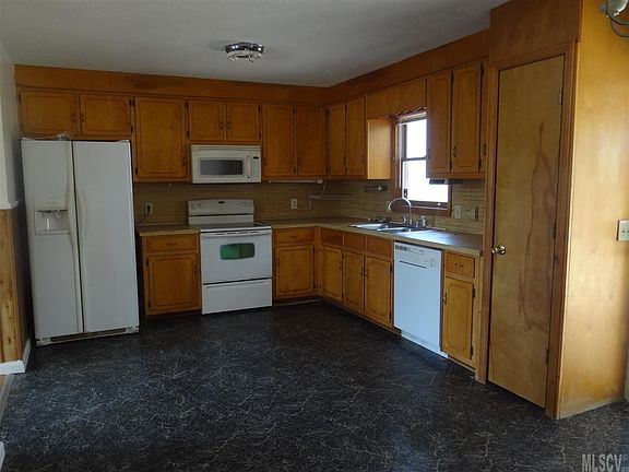 4th image of 1890 Sierra Ct