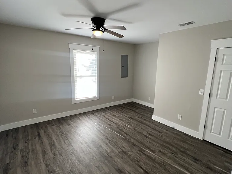 212 W Mill St — Photo 6
