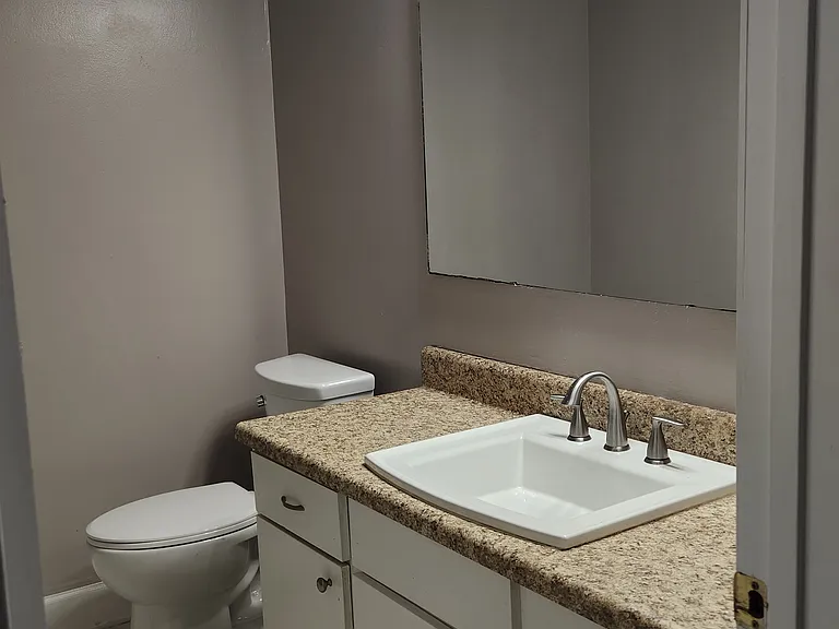 6452 Malibu Dr — Photo 15