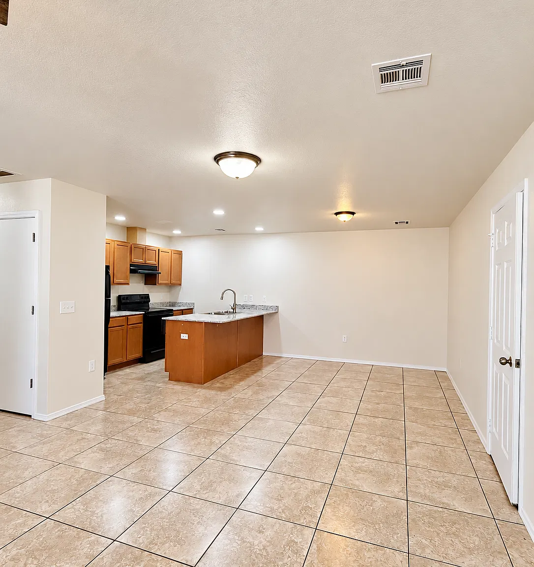 3 bed, 1250 sqft, $1,550 — Photo 4