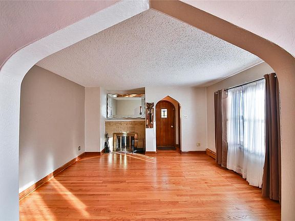 4th image of 2371 S Milton Ave
