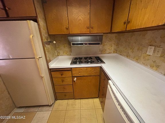 5th image of 3125 N Iroquois Ave