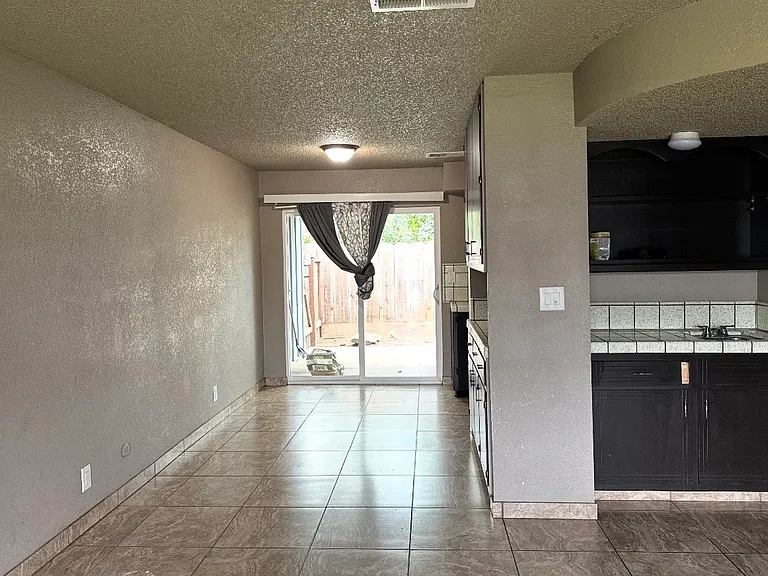 1791 Almond Ave #1 — Photo 2