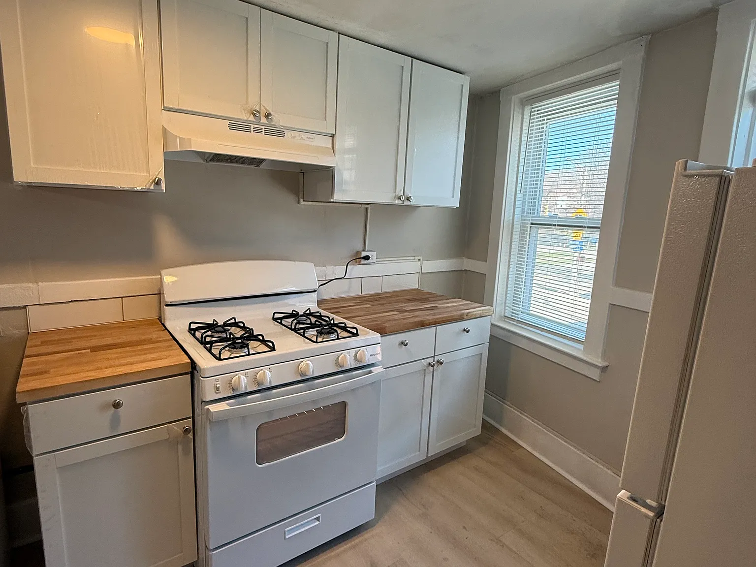 1 bed, 900 sqft, $1,100 — Photo 2