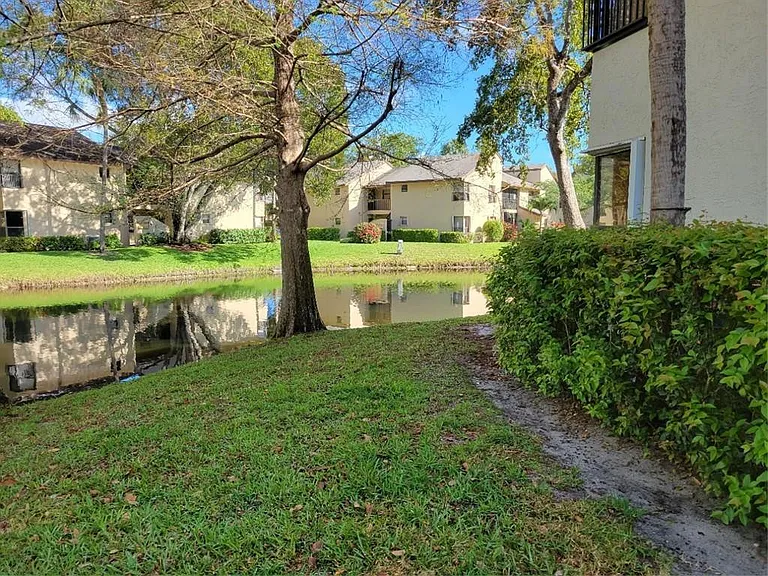 3559 Cocoplum Cir — Photo 2