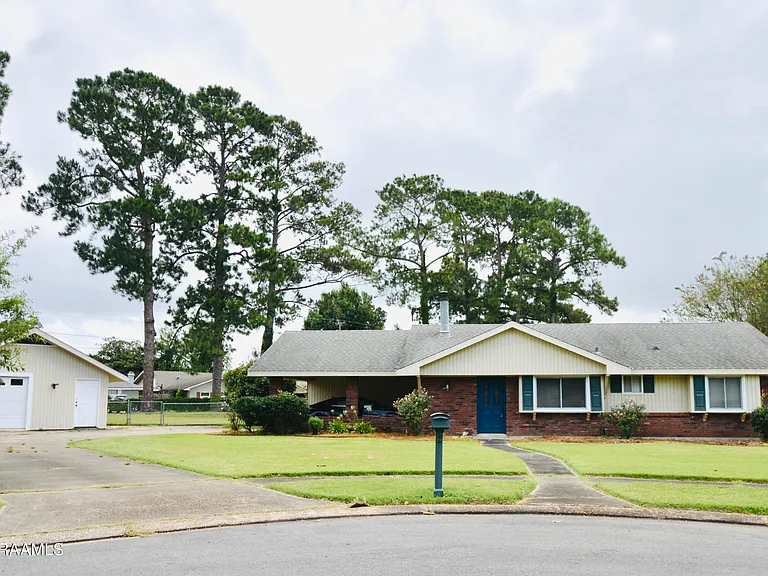 101 Boxwood Dr — Photo 1