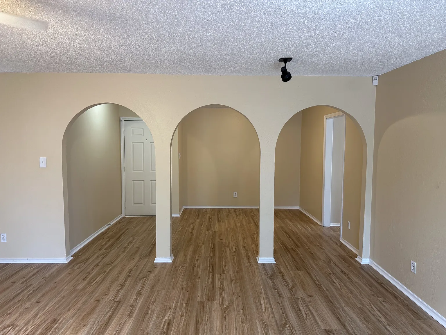 3 bed, 1493 sqft, $1,895 — Photo 4