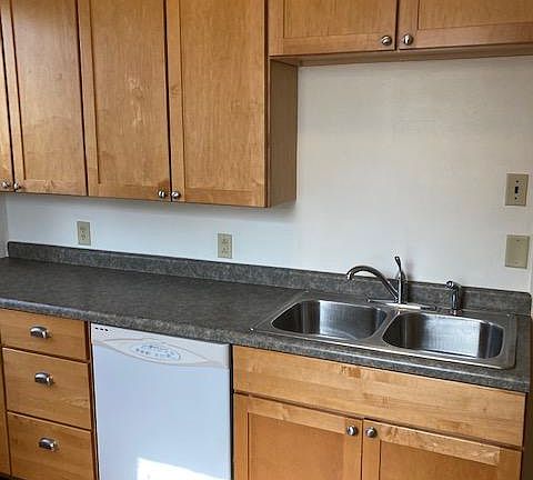 3rd image of 824 Grand Ave APT 2