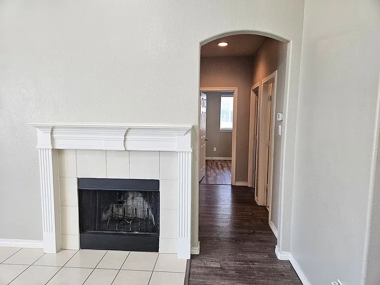 2341 Clairborne Dr — Photo 9